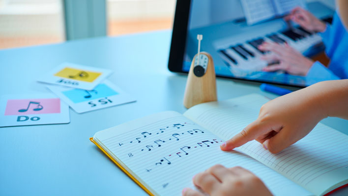 Atelier de solfège intégré avec lecture de notes et rythme