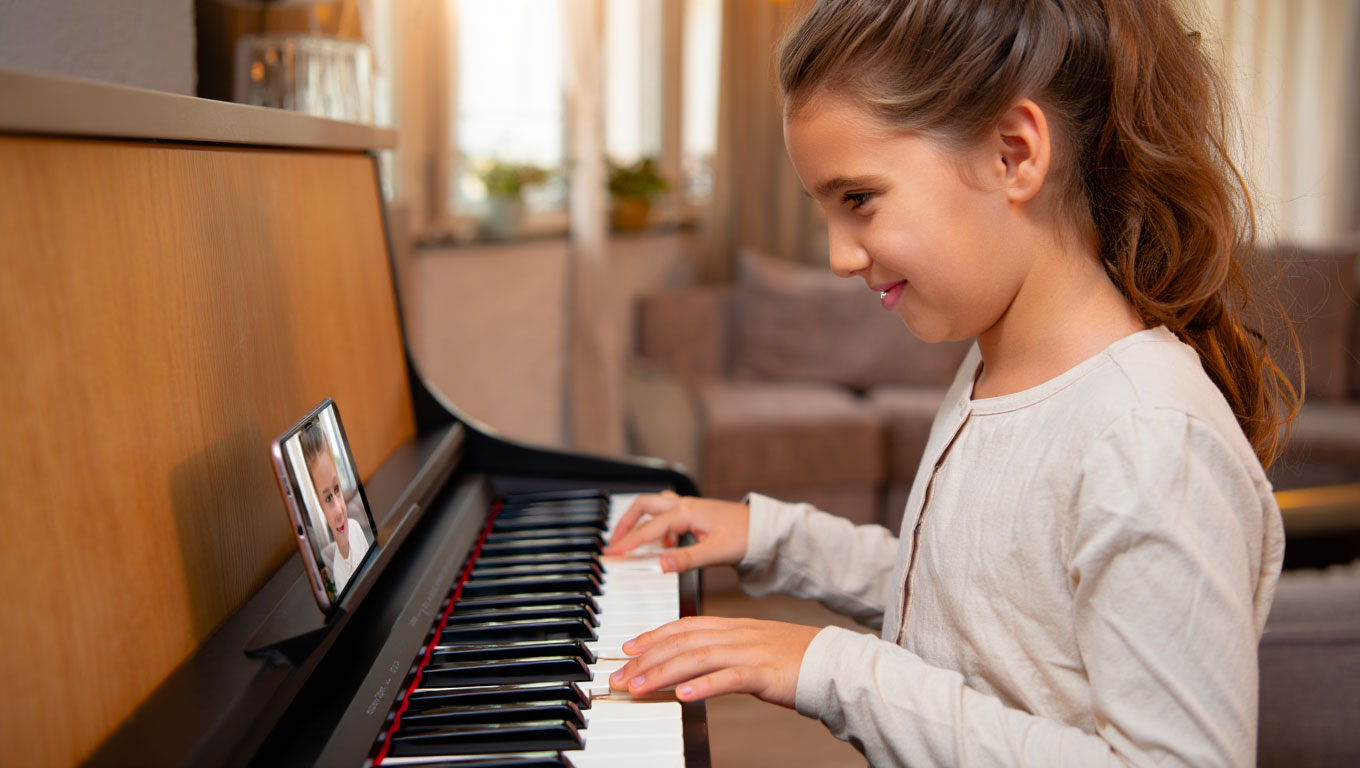 Online piano lessons for children in Italy