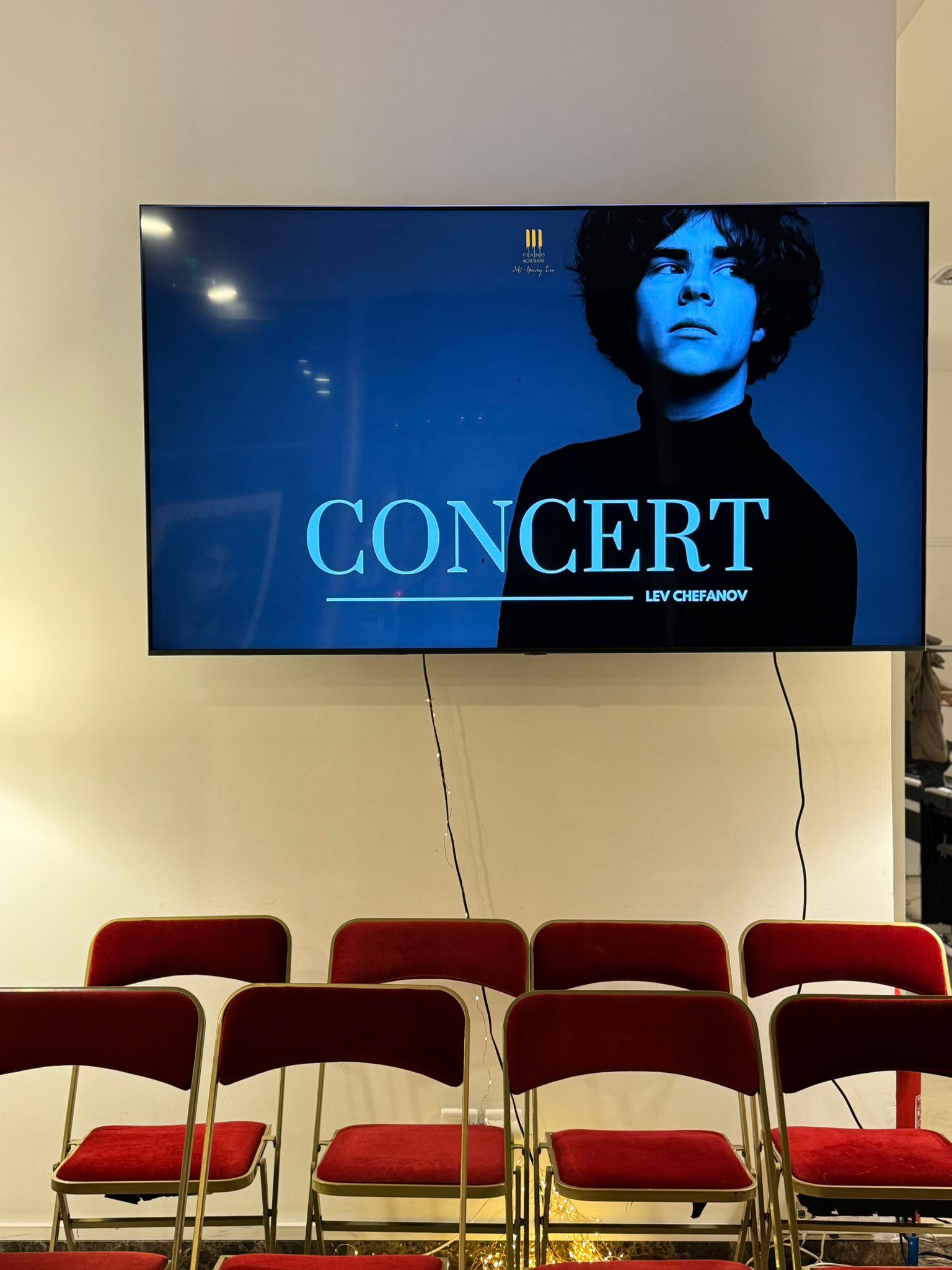 Ground-floor room - overall view