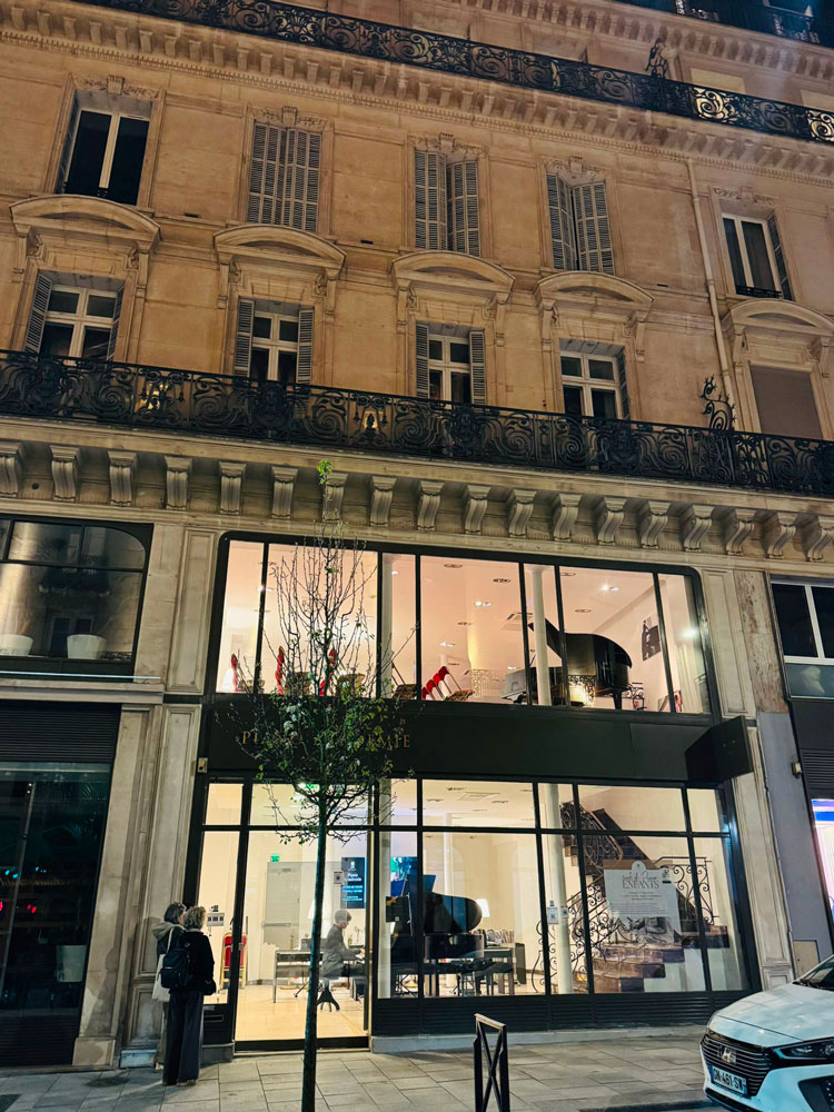 Extérieur de la salle face à la Comédie-Française