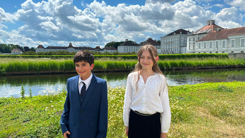 Vahan Rostami Dadayan et Jeanne Sorbets à Munich devant le Nymphenburg Palace